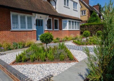 FRONT GARDEN